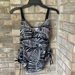 Liz Lange maternity black tropical tankini top size Small